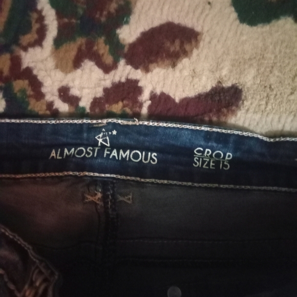 🤠Almost Famous Cropped Embroidered Jeans Size 15 - Picture 4 of 7